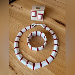 Avon Vintage Jewelry Set 3 Pieces Pierces Earrings Stretch Bracelet Necklace NEW